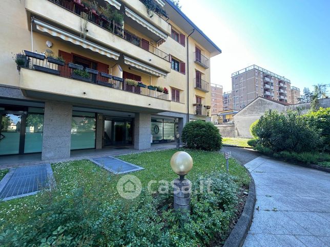 Attivitã /licenza (con o senza mura) in commerciale in Via Vittorio Veneto 49