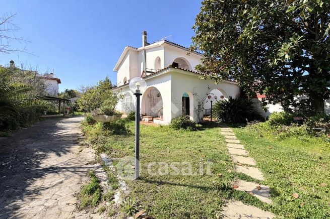 Casa bi/trifamiliare in residenziale in Via Lambro 9