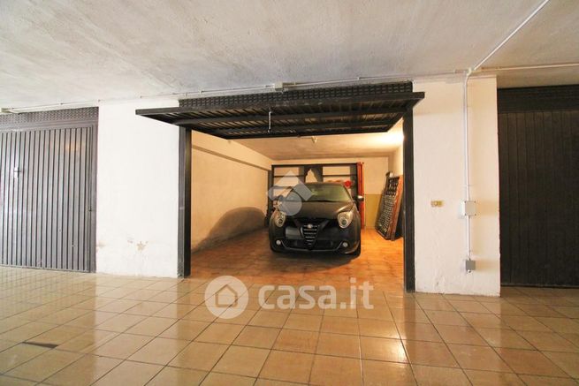 Garage/posto auto in residenziale in Via Dante Alighieri 10