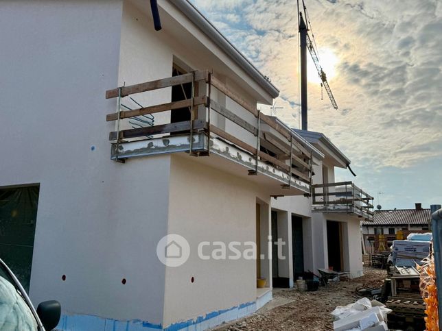 Casa bi/trifamiliare in residenziale in Via Madre Teresa di Calcutta