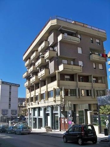 Ufficio in commerciale in Via Piave 20
