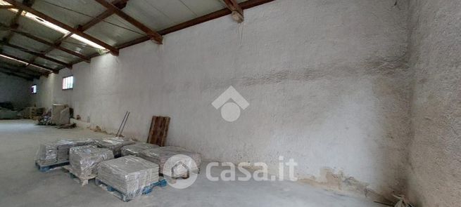 Capannone in commerciale in Via Giovanni Biagio Amico 7