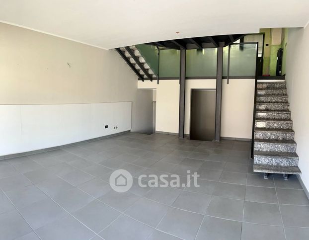 Ufficio in commerciale in Via XXV Aprile