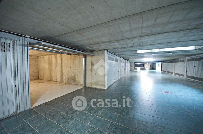 Box/posto auto in residenziale in Via Sofonisba Anguissola 1