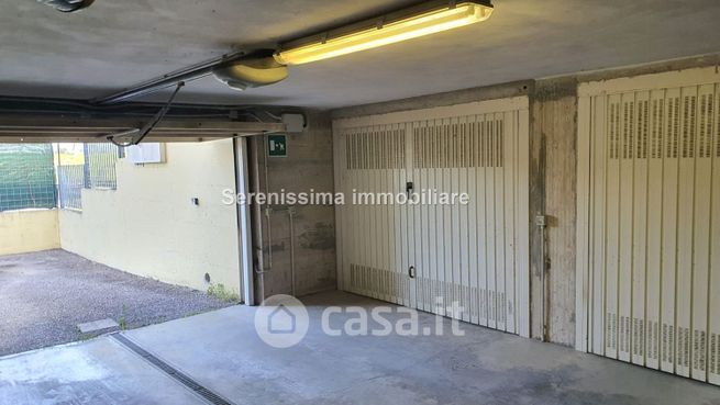 Garage/posto auto in residenziale in Via Roma