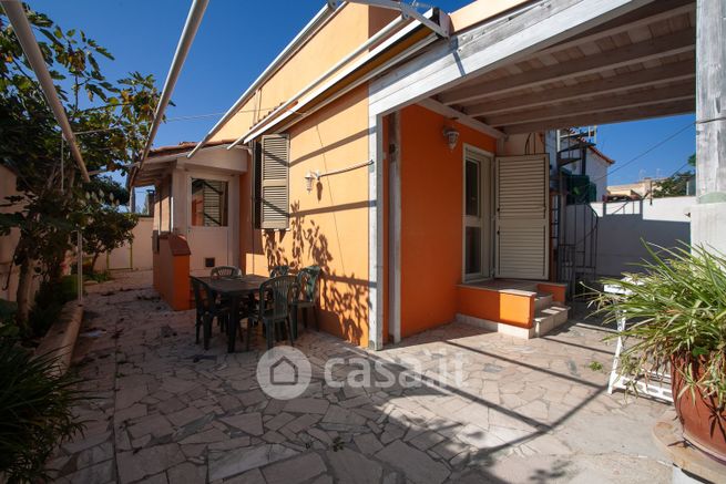 Casa bi/trifamiliare in residenziale in Via delle Calcare 3