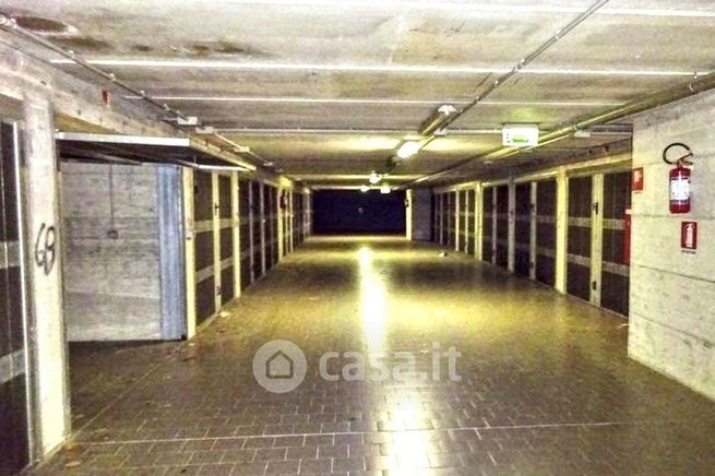Box/posto auto in residenziale in Via Cavour