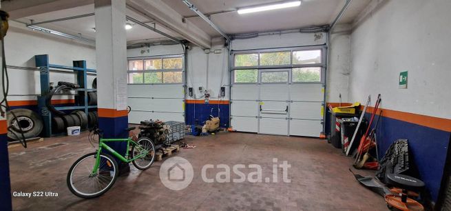 Capannone in commerciale in 