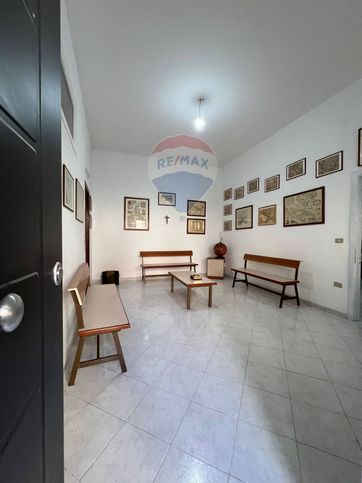 Ufficio in commerciale in Trav II F.A. Giordano 9