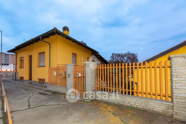 Casa indipendente in residenziale in Via Torino 4