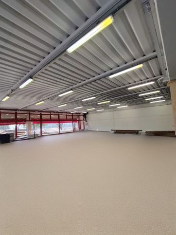 Capannone in commerciale in Via Enrico Fermi 67