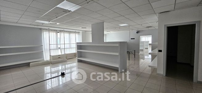 Ufficio in commerciale in Via Venezia