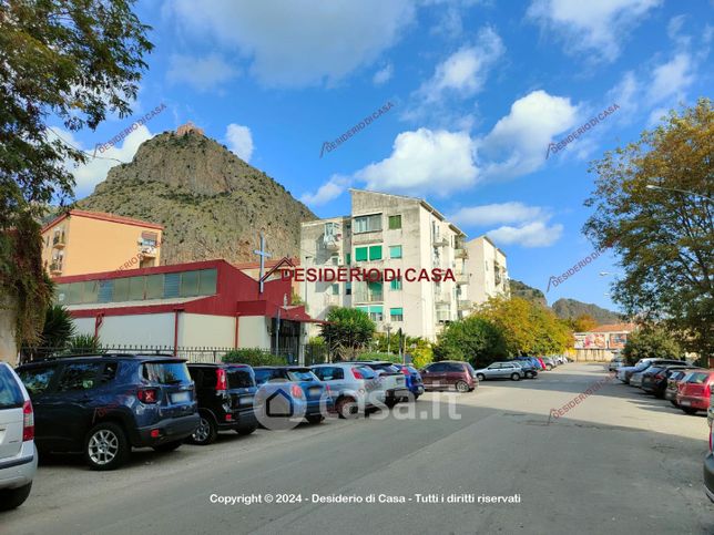 Garage/posto auto in residenziale in Via Andrea Cirrincione 60