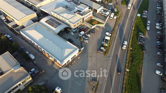 Capannone in commerciale in Viale Lombardia