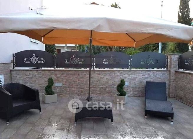 Casa indipendente in residenziale in Via di Serragrande