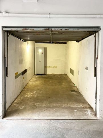 Box/posto auto in residenziale in Via Agordat 13