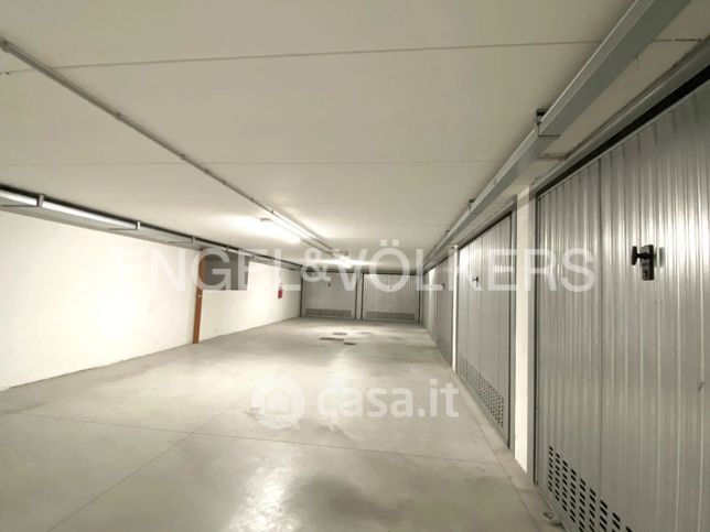 Box/posto auto in residenziale in Via dell'Abetone 37