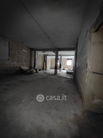 Capannone in commerciale in Via Enrico Fermi