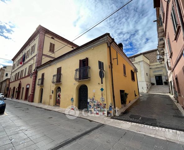 Attivitã /licenza (con o senza mura) in commerciale in Corso Giuseppe Garibaldi 115