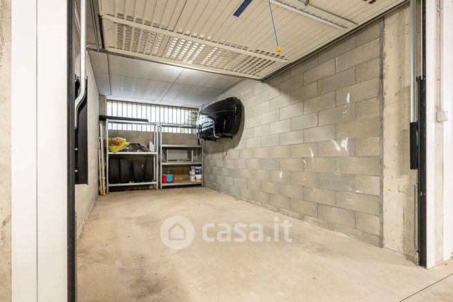 Box/posto auto in residenziale in Viale Nilde Iotti