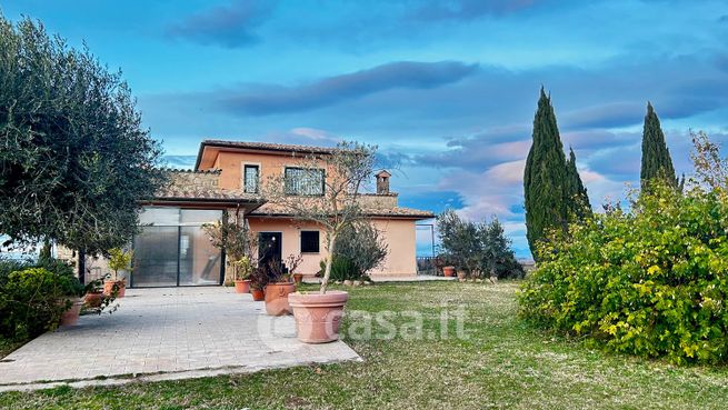 Villa in residenziale in Via Magliano