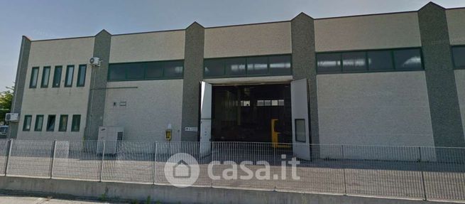 Capannone in commerciale in Via Pitagora 15