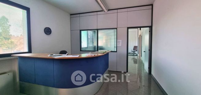 Ufficio in commerciale in 