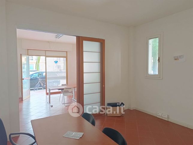 Ufficio in commerciale in 