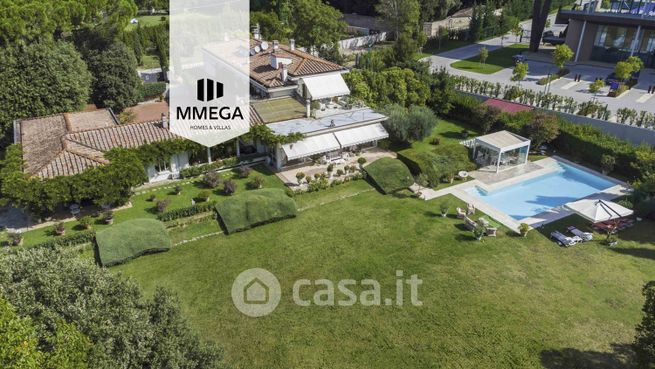Villa in residenziale in Via della Villa Cedri