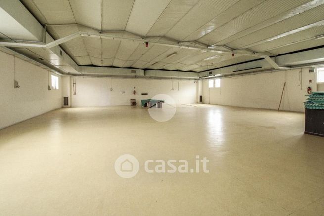 Capannone in commerciale in Via Milano 59