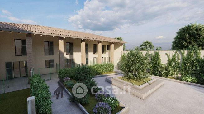 Casa bi/trifamiliare in residenziale in Strada Bassa dei Folli