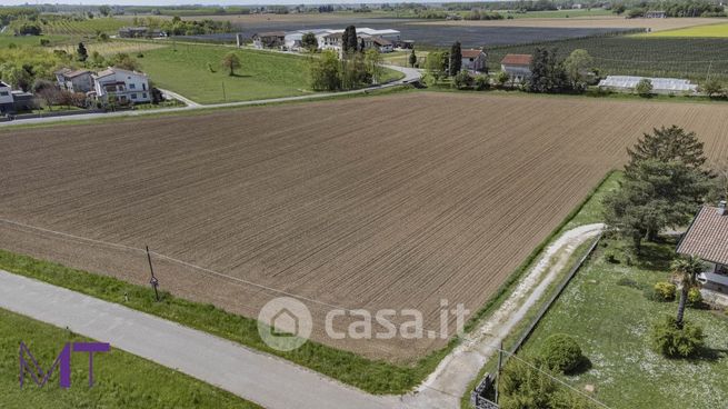 Terreno edificabile in residenziale in Via 4 Novembre