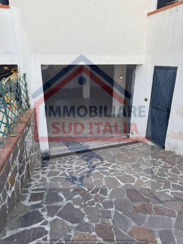 Capannone in commerciale in Via Grotta dell'Olmo