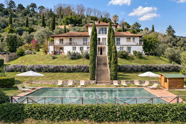 Villa in residenziale in 