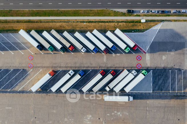 Capannone in commerciale in Via Dell Industria