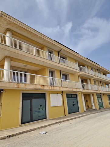 Ufficio in commerciale in Via Cosenza