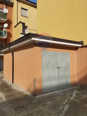 Garage/posto auto in residenziale in Via Emilia Parmense 3 c