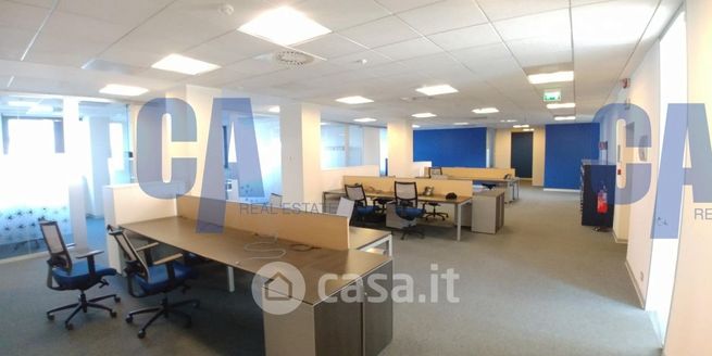 Ufficio in commerciale in Via Montefeltro