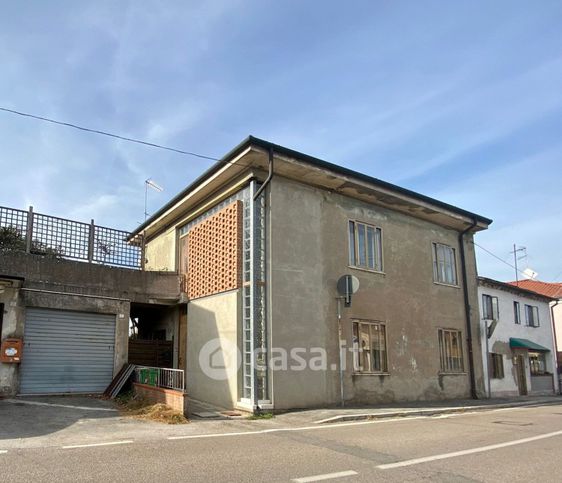 Casa indipendente in residenziale in Via Adige 73