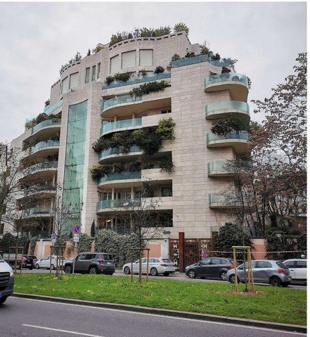 Appartamento in residenziale in Viale Teocrito