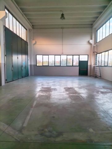 Capannone in commerciale in Via Paldella 12