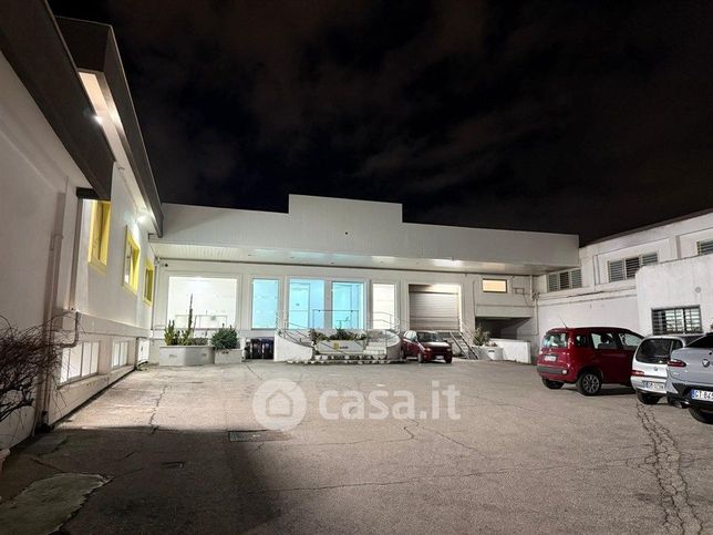 Capannone in commerciale in Strada San Giorgio Martire