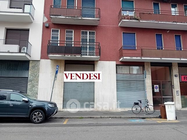 Negozio/locale commerciale in commerciale in Via Gian Rinaldo Carli 39