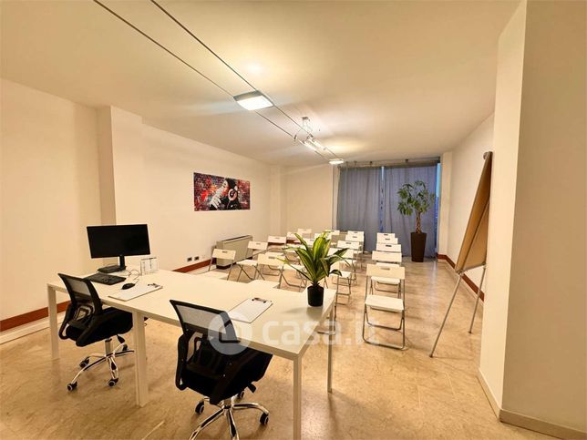 Ufficio in commerciale in 