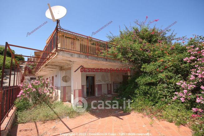 Casa bi/trifamiliare in residenziale in Contrada Sant'Onofrio