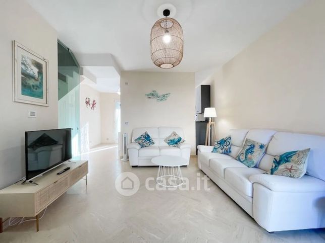 Casa bi/trifamiliare in residenziale in Via Bologna