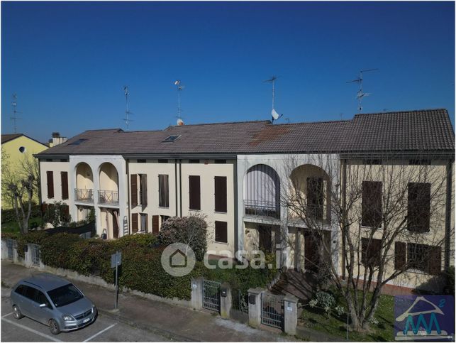 Villetta a schiera in residenziale in Via Divisione Acqui 15