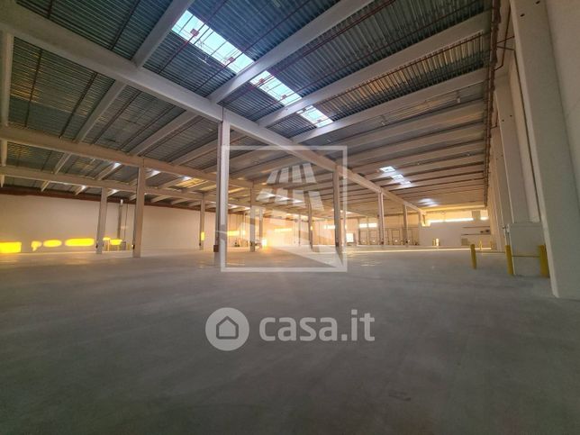 Capannone in commerciale in Via Astrologo