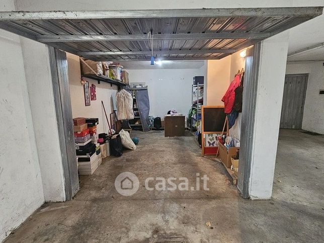 Box/posto auto in residenziale in Via Umberto Terracini 36