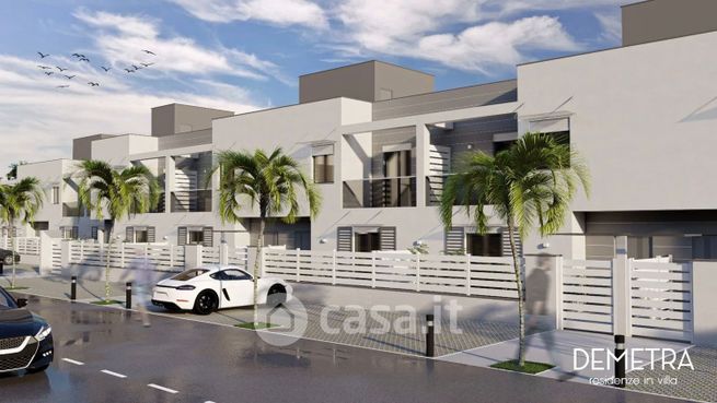 Casa bi/trifamiliare in residenziale in 